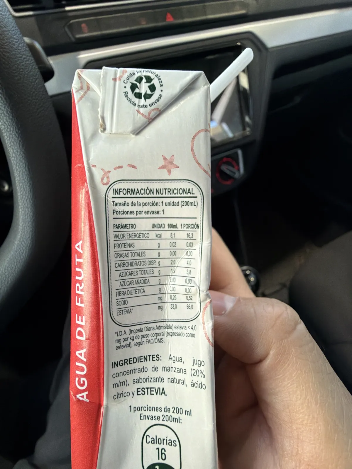 Fotografía real de una tabla de información nutricional usada como entrada para explorar el escaneo de etiquetas.